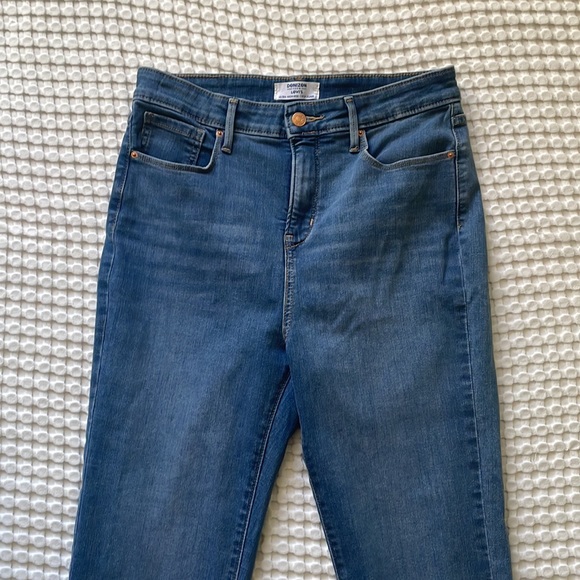 Denizen Levi’s Ultra High Rose Crop Flair Jeans Size 10 NEW - Picture 3 of 12
